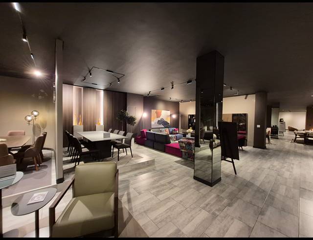 980M² SHOWROOM TO LET IN KRAMERVILLE